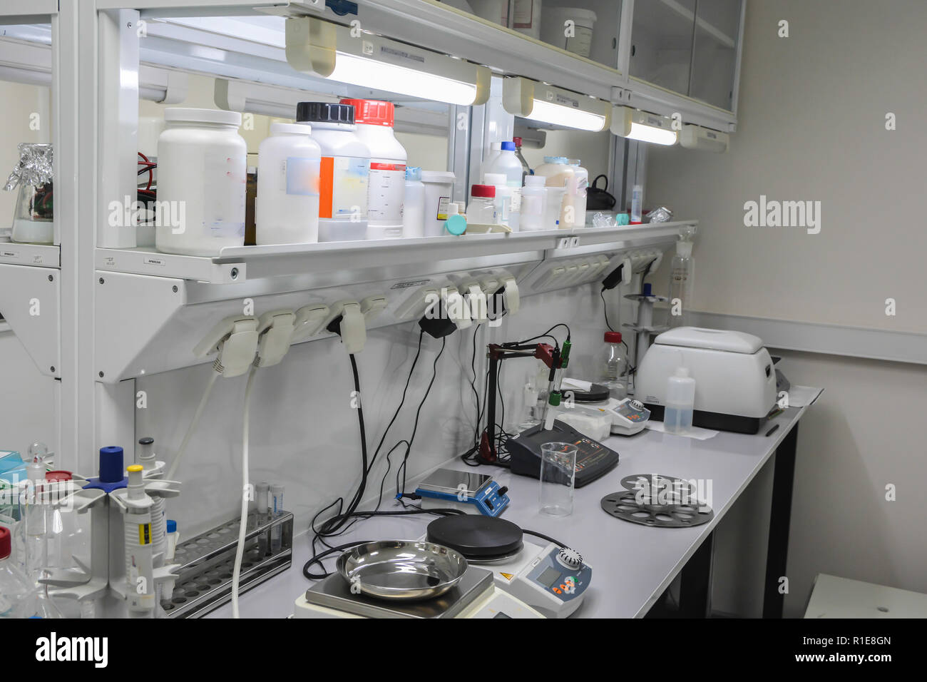 Chemical analysis room hi-res stock photography and images - Alamy