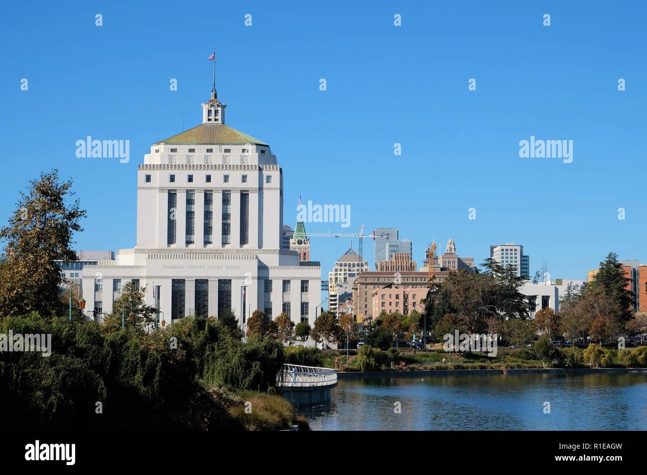 Alameda County Court House and Lake Merritt, Oakland, California, USA Stock Photo