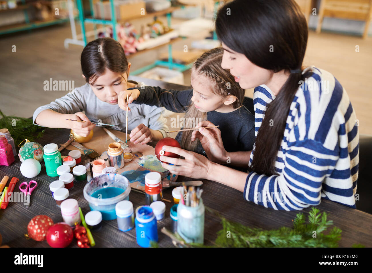 Kids painting hi-res stock photography and images - Alamy