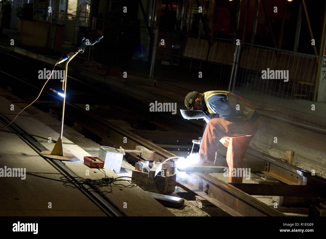 Wien, Straßenbahn, nächtliche Gleisbauarbeiten - Vienna, Tramway, Track Renovation Work at Night Stock Photo