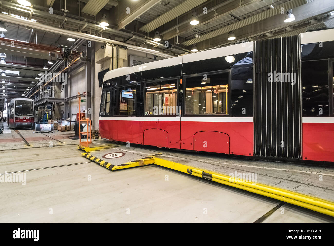Wien, Präsentation der neuen Straßenbahn Bombardier Flexity - Vienna, Bombardier Flexity Tramway Presentation Stock Photo