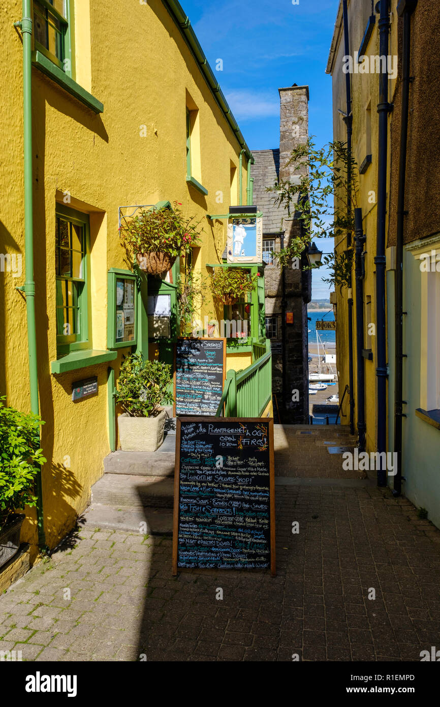 COLOURFUL BUILDINGS IN TENBY PEMBROKESHIRE Stock Photo