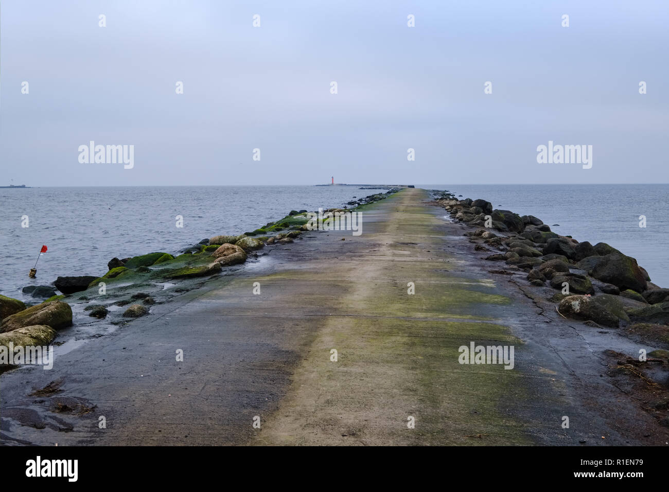 Old dry dock breakwater hi-res stock photography and images - Alamy