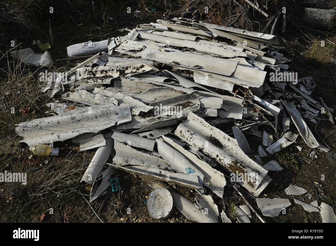 Asbestos waste on Uncontrolled Landfill Carrières sous Poissy