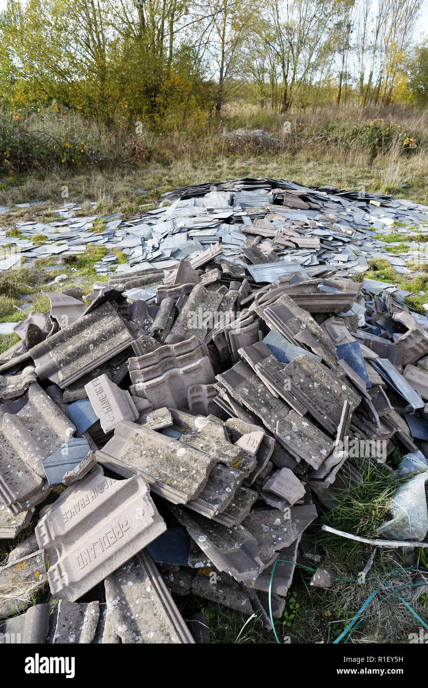 Asbestos waste hires stock photography and images Alamy
