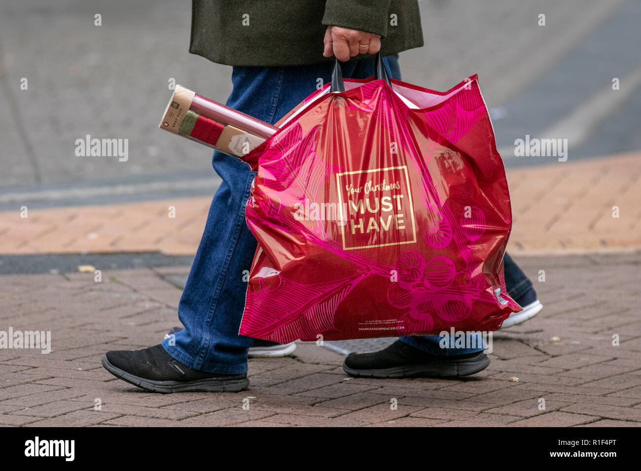 Blackpool, Lancashire, UK. 10th Nov, 2018. M&S Christmas 'Must Have' red  plastic bags. Shoppers, shopping and shops on a busy Christmas shopping day  in the resort Stock Photo - Alamy