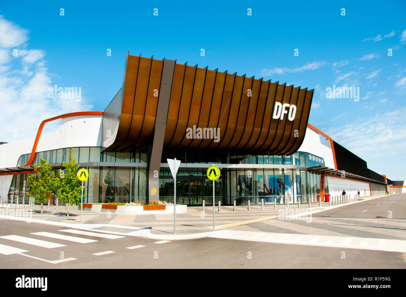 Outlet factory stores hi-res stock photography and images - Alamy