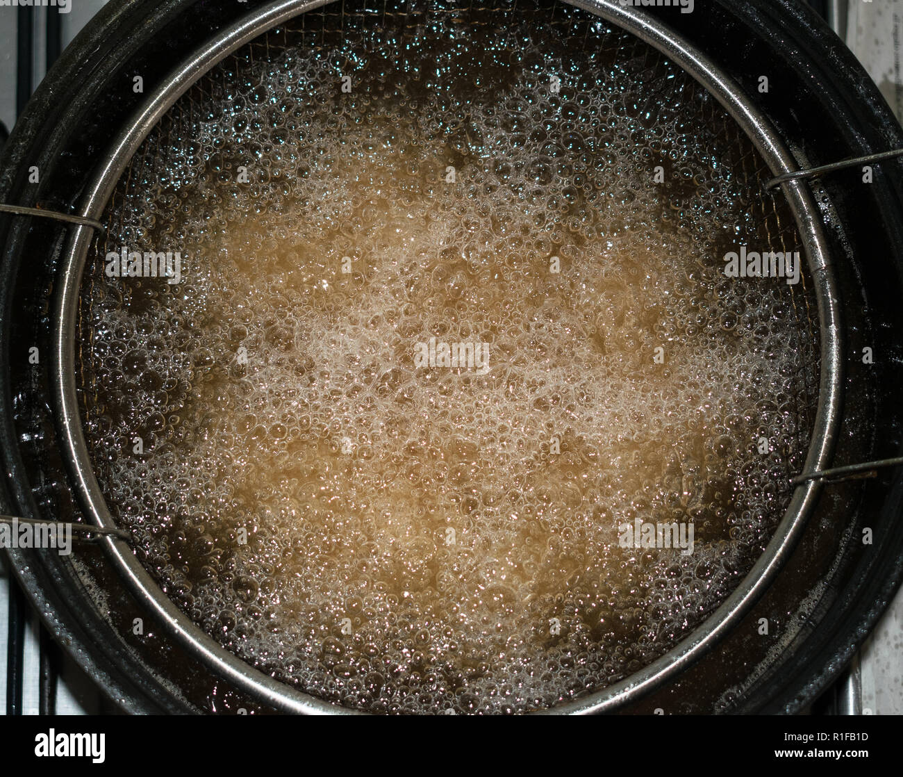 Boiling oil hires stock photography and images Alamy