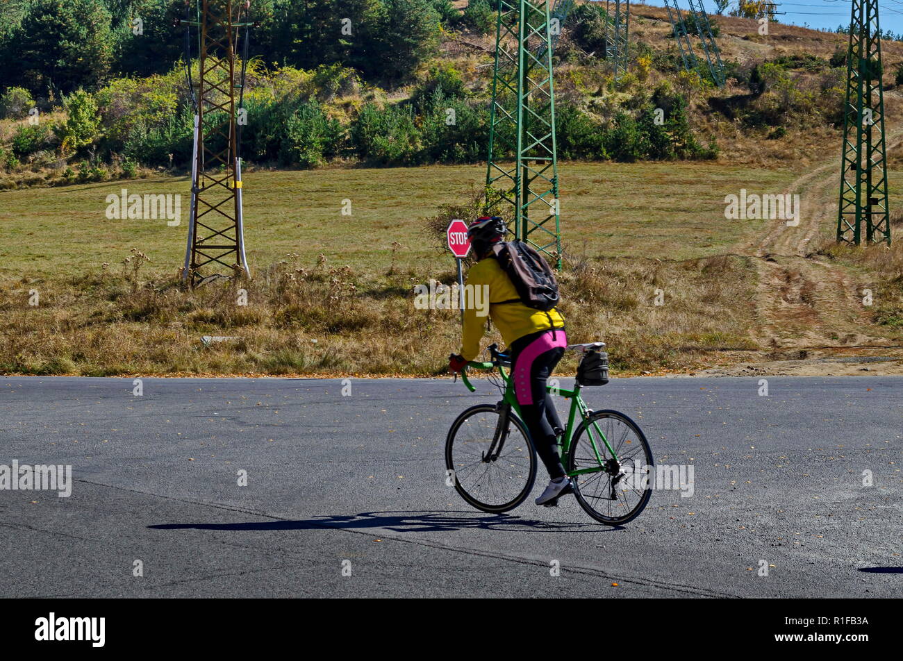 Yellow mountain bike hi-res stock photography and images - Alamy