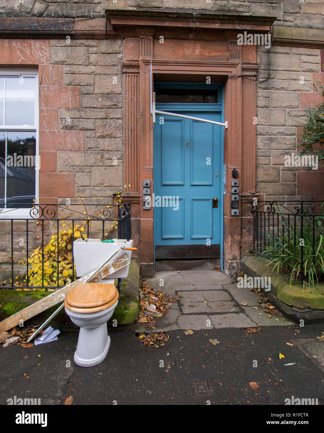 Toilet men edinburgh hires stock photography and images Alamy