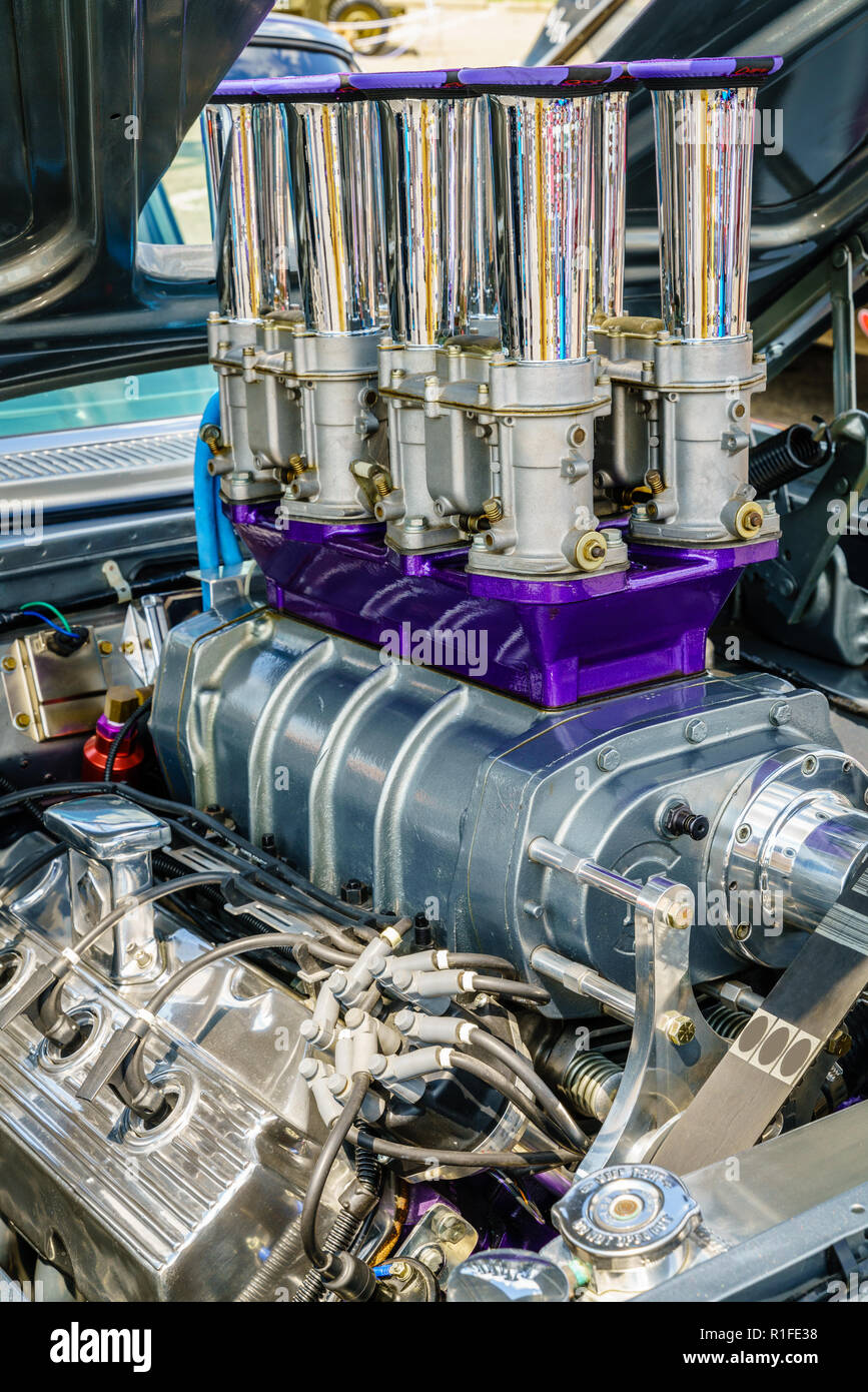 Engine Compartment Classic Car High Resolution Stock Photography and Images Alamy