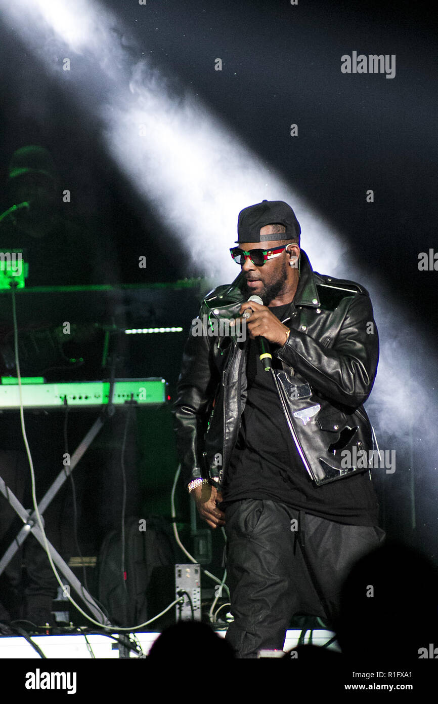 R kelly hi-res stock photography and images - Alamy