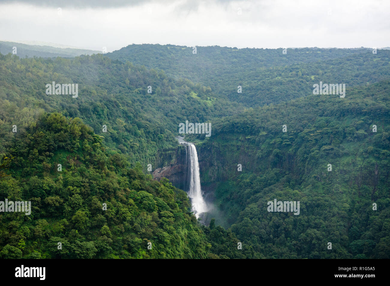 Sural or Surla Falls, known by its Konkani name Ladkyacho Vozar, meaning “Falls of the Beloved”, seen from the viewpoint on Chorla Ghat during Monsoon Stock Photo