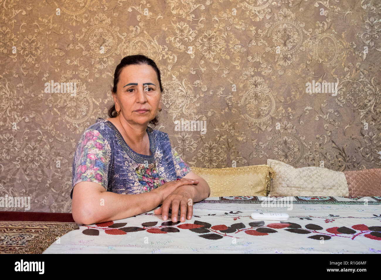 Uzbekistan woman hi-res stock photography and images - Page 9 - Alamy