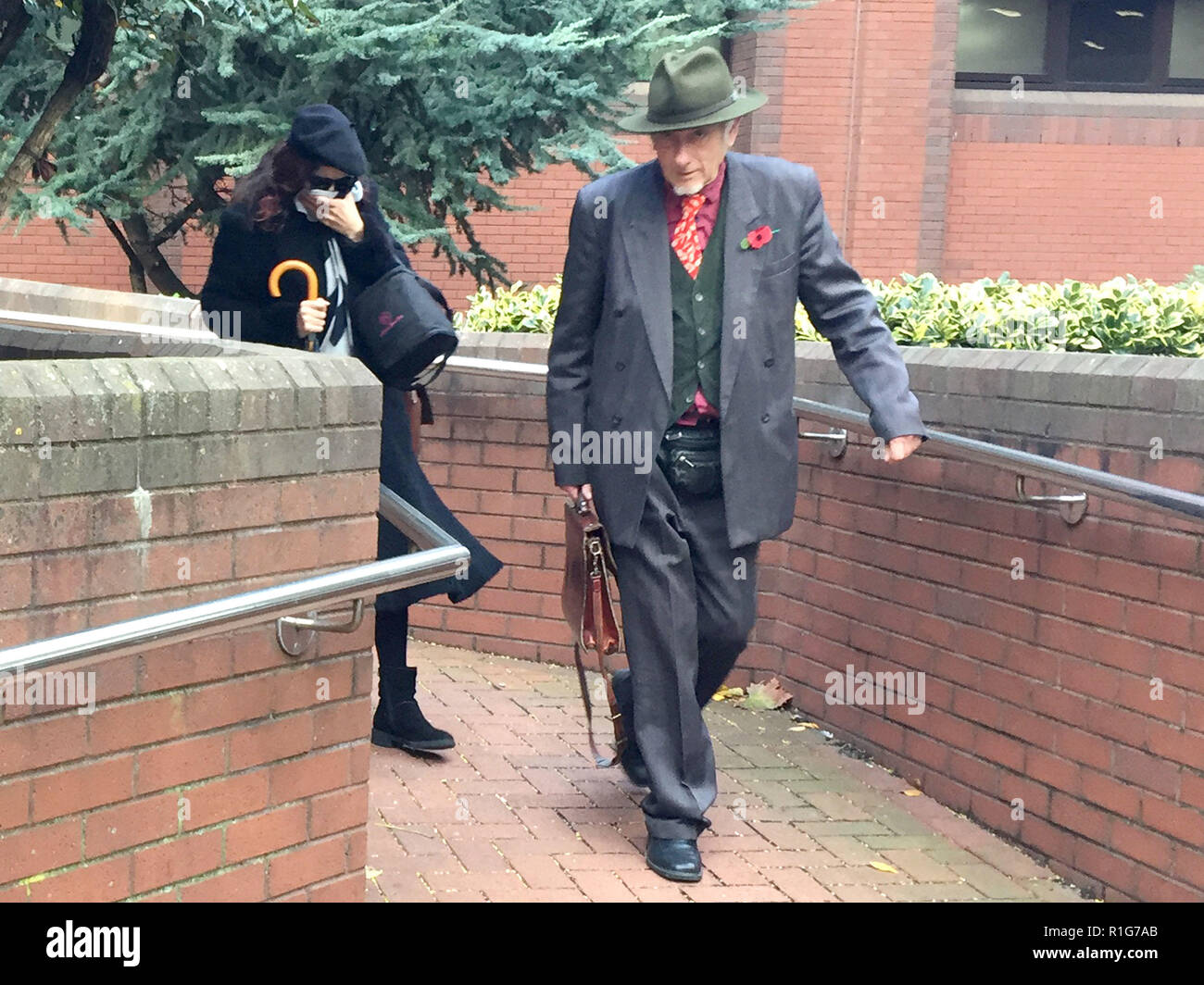 Presuntos Neonazis Claudia Patatas 38 Desde Banbury Hojas Birmingham Crown Court Donde Junto Con Su Pareja