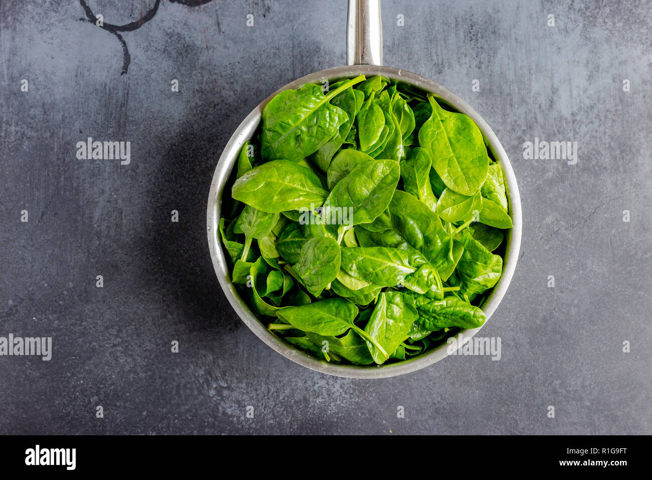 Wilted spinach leaves hires stock photography and images Alamy
