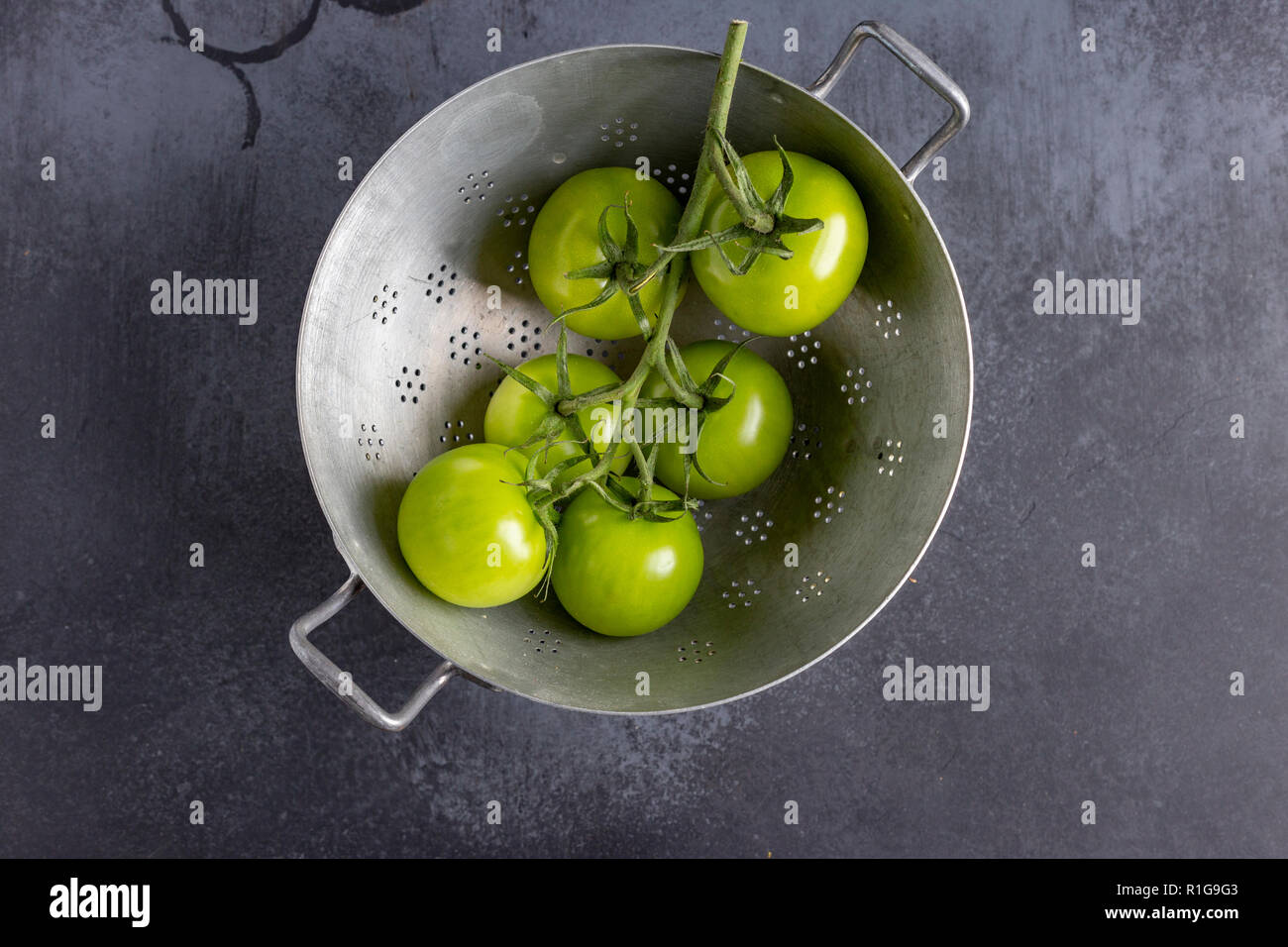 Green Tomatoes on the Vine Stock Photo - Alamy