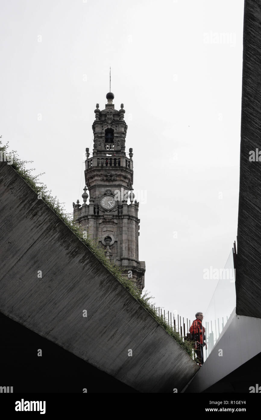 The Clérigos Church, Igreja dos Clérigos, is a Baroque church in the city of Porto, Portugal. Its tall bell tower, the Torre dos Clérigos, can be seen Stock Photo