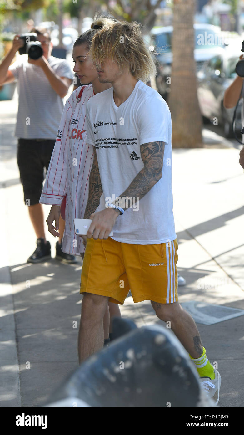 Justin Bieber and Hailey Baldwin pick up breakfast at Joan's on Third  Featuring: Justin Bieber, Hailey Baldwin Where: Los Angeles, California,  United States When: 12 Oct 2018 Credit: WENN.com Stock Photo - Alamy