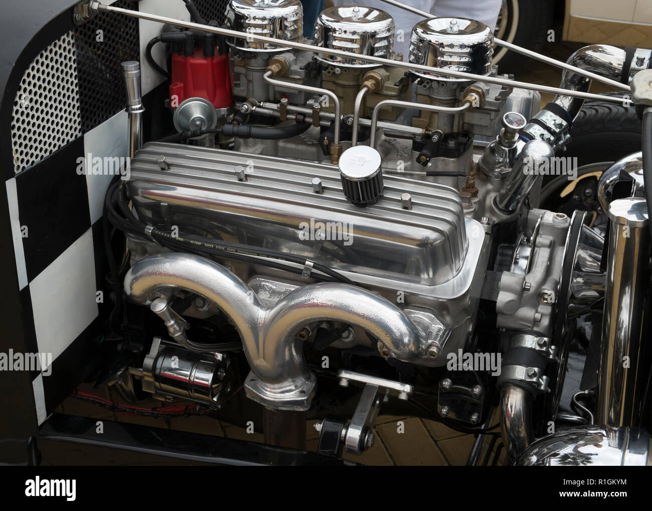 Chromed v8 engine hires stock photography and images Alamy