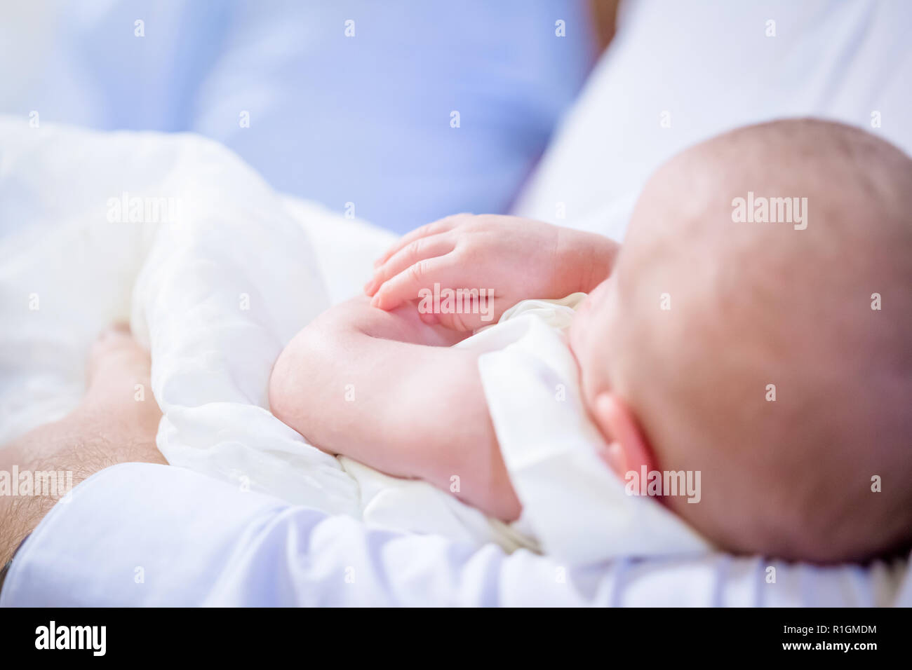 baby-girl-sleep-in-fathers-hand-stock-photo-alamy
