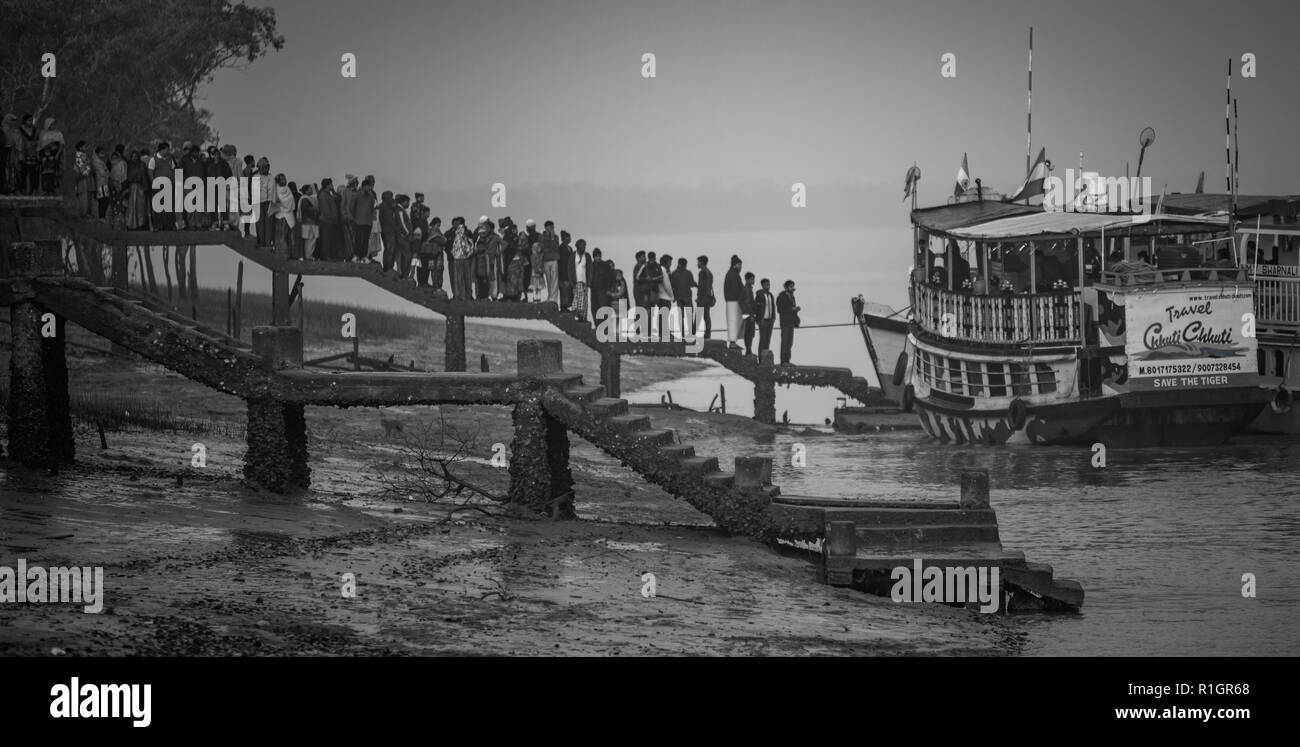 Passengers waiting to board their ferry in the Sundarbans, West Bengal, India Stock Photo