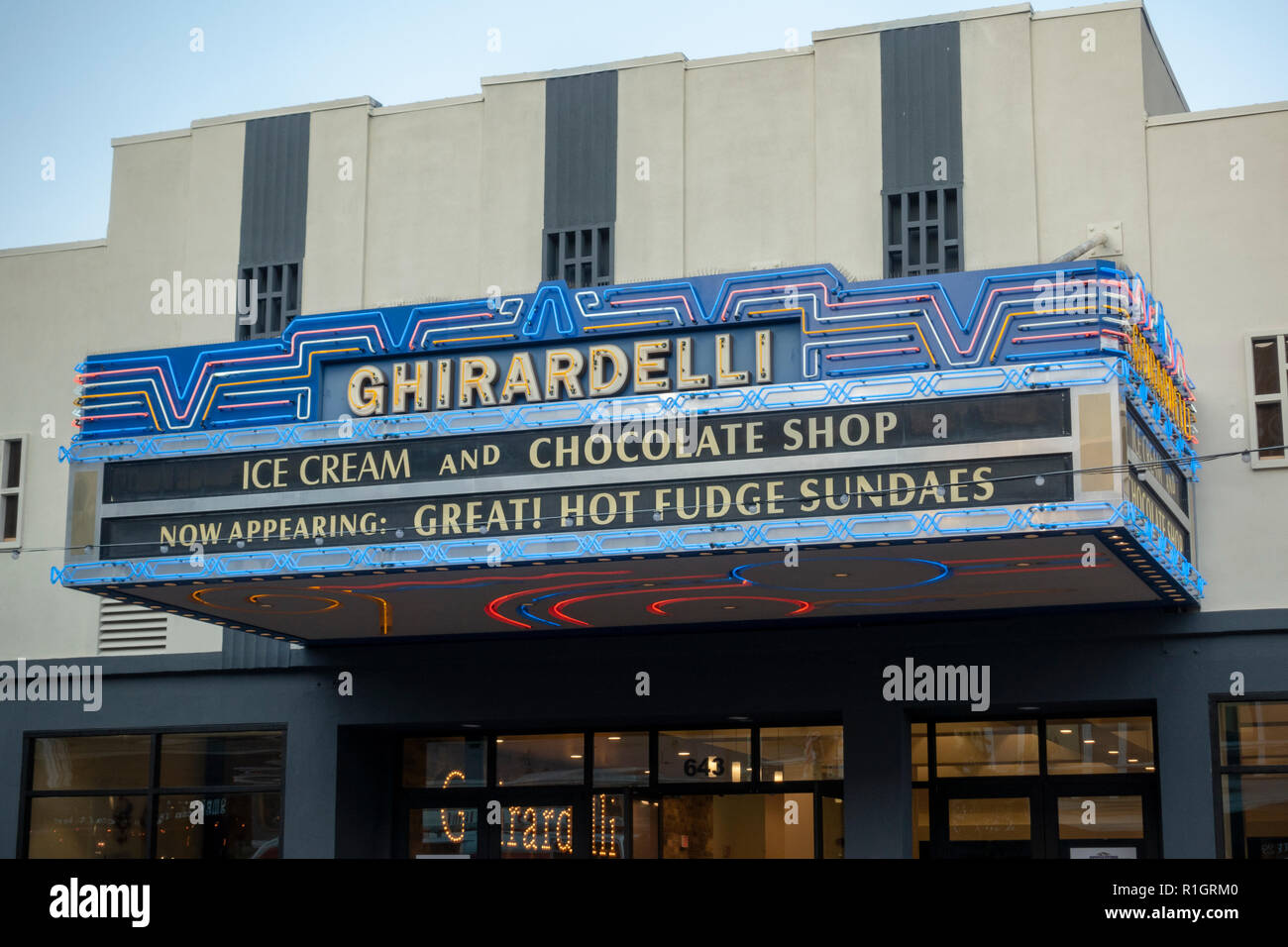 Cream and chocolate hires stock photography and images Alamy