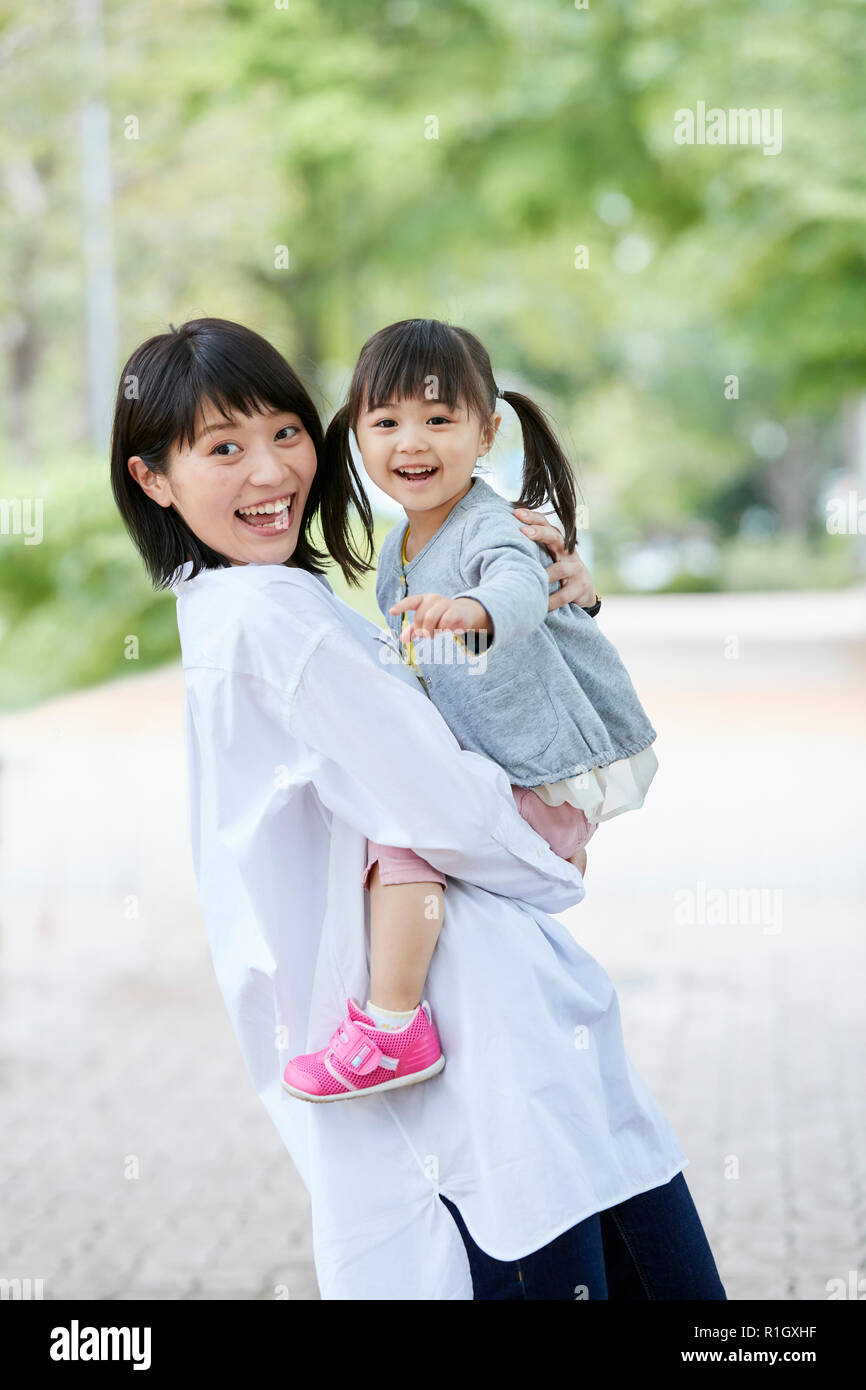 Japanese mother and daughter at a city park Stock Photo Alamy