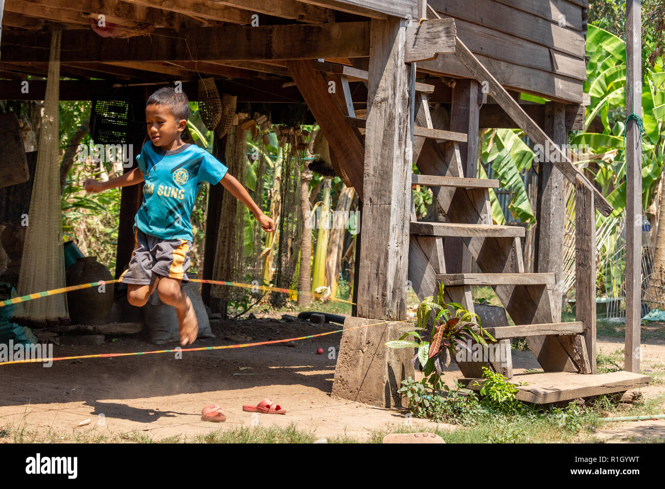 Jumping rope games Imágenes recortadas de stock - Alamy