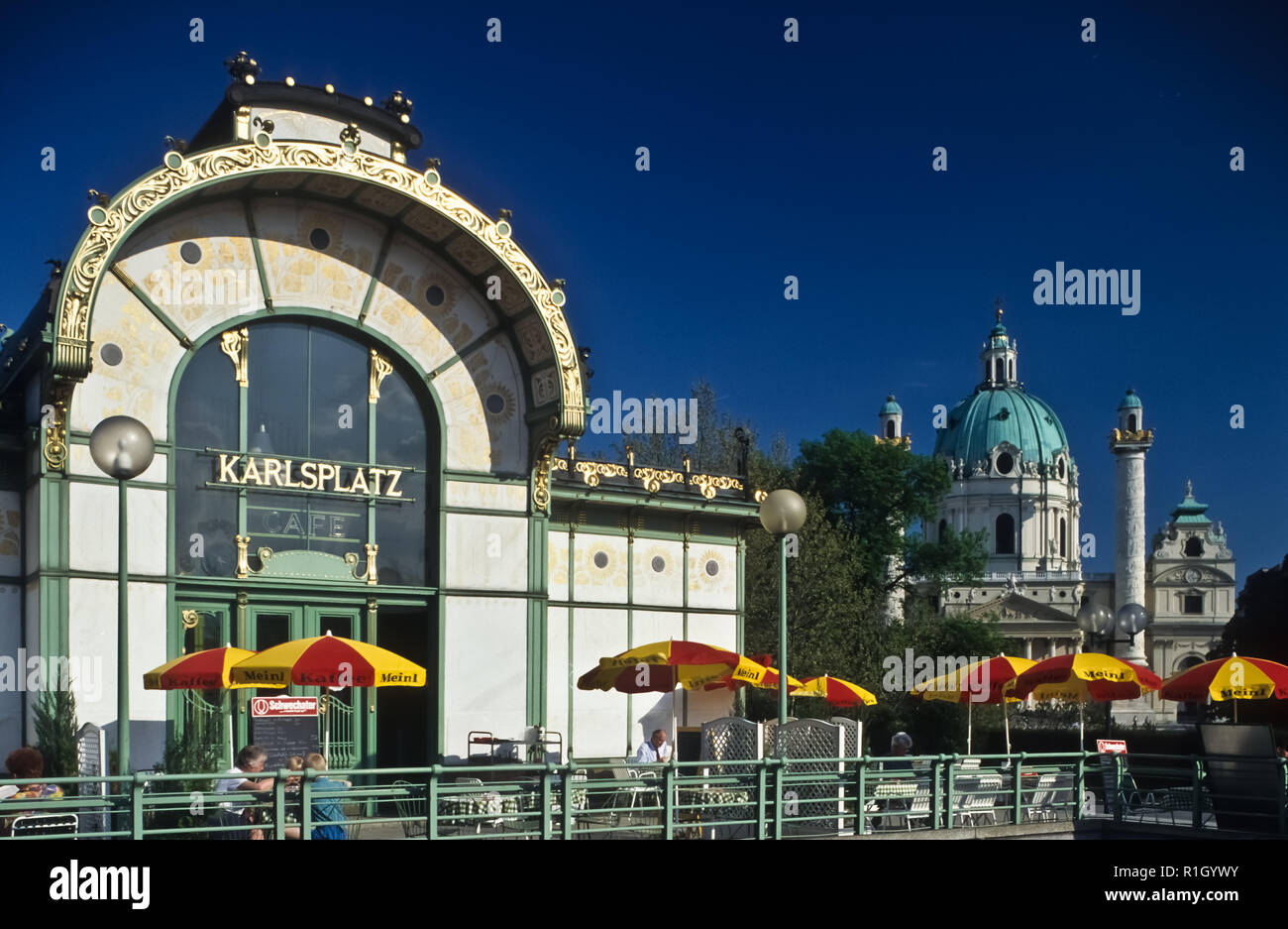 Wien, Jugendstil-Stadtbahnstation Karlsplatz von Otto Wagner und Josef Olbrich - Vienna, Art Nouveau Subway Station by Otto Wagner and Joseph Olbrich Stock Photo