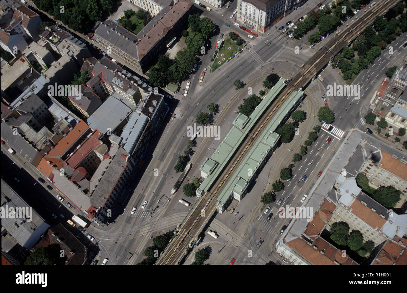 Wien, Gürtelstraße und Stadtbahnstation Josefstädter Straße, Luftbild - Vienna, Aerial View Stock Photo
