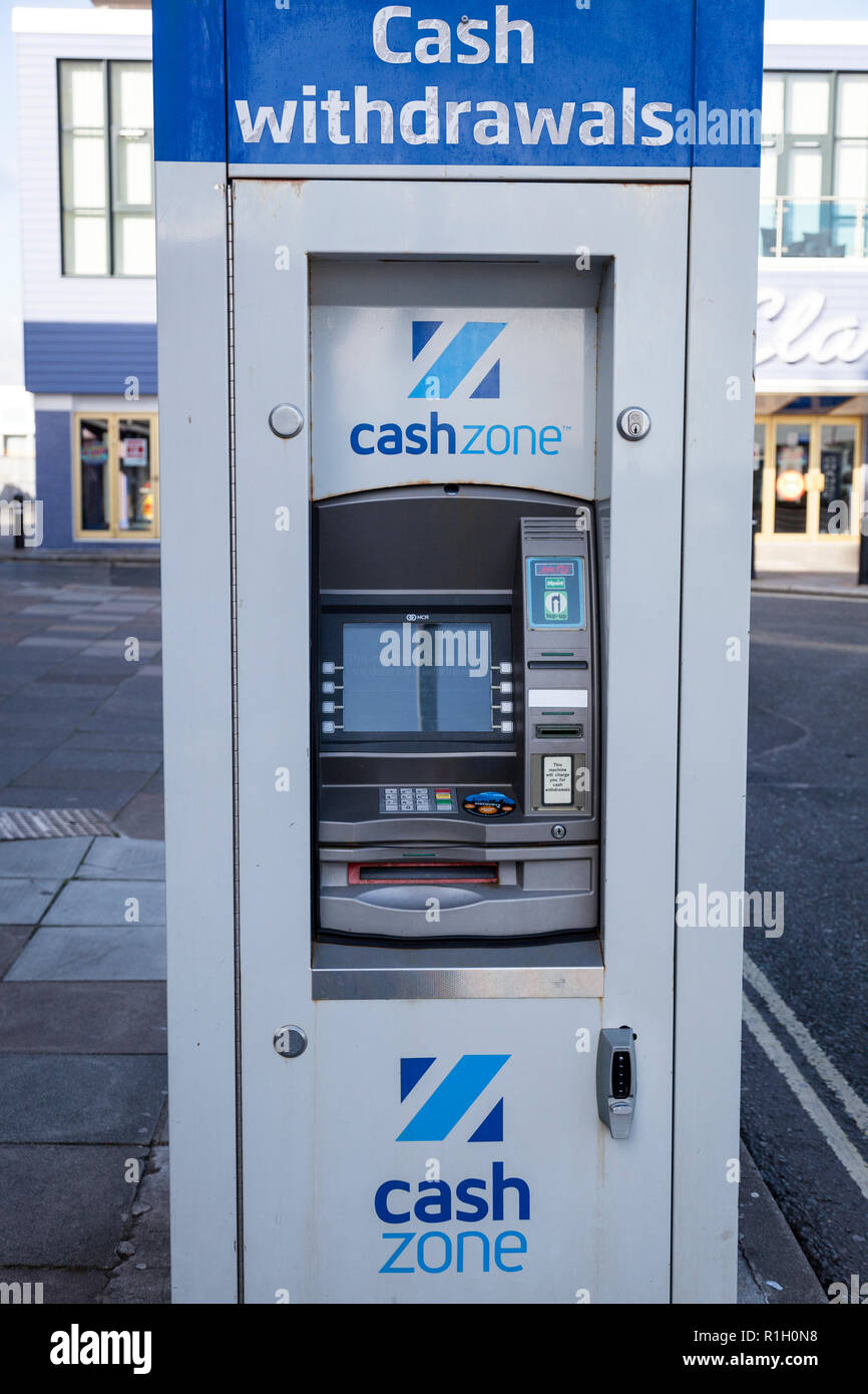 Cash Zone cash withdrawal machine (ATM Stock Photo Alamy