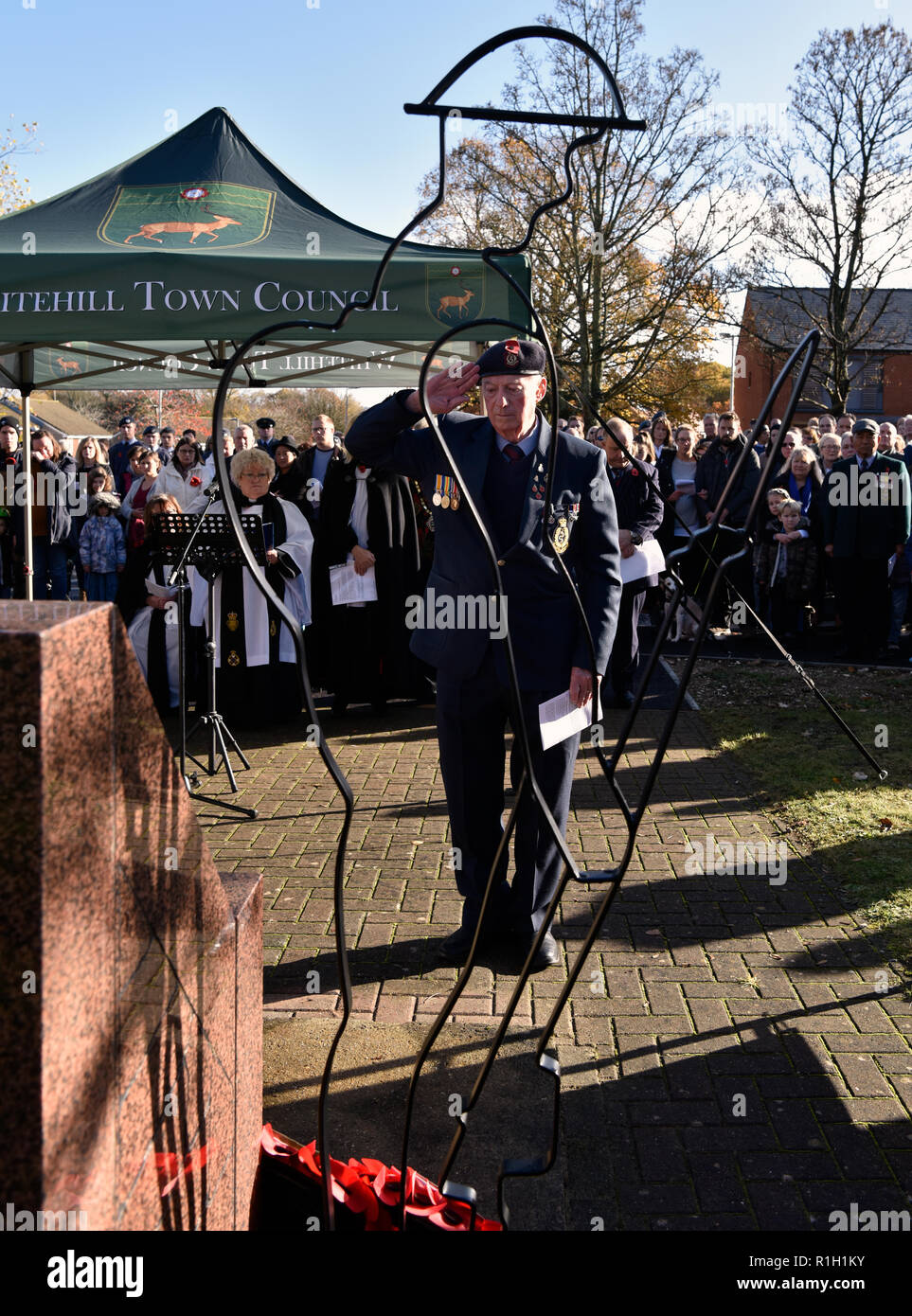 Remembrance Sunday, War Memorial, Bordon, Hampshire, UK. 11.11.2018. Stock Photo