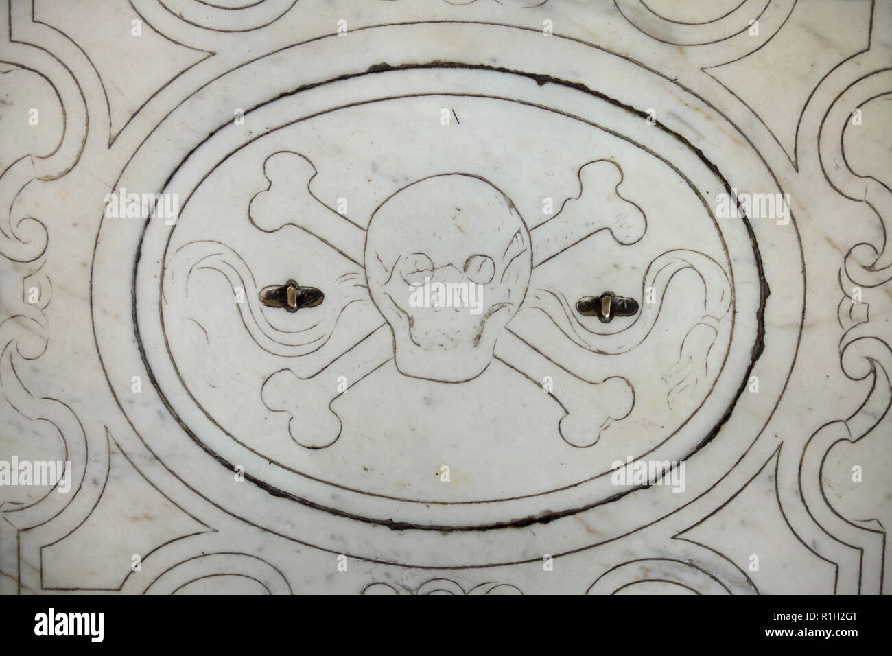 Skull and bones depicted on one of the tombstones in the Basilica di Santa Croce (Basilica of the Holy Cross) in Florence, Tuscany, Italy. Stock Photo