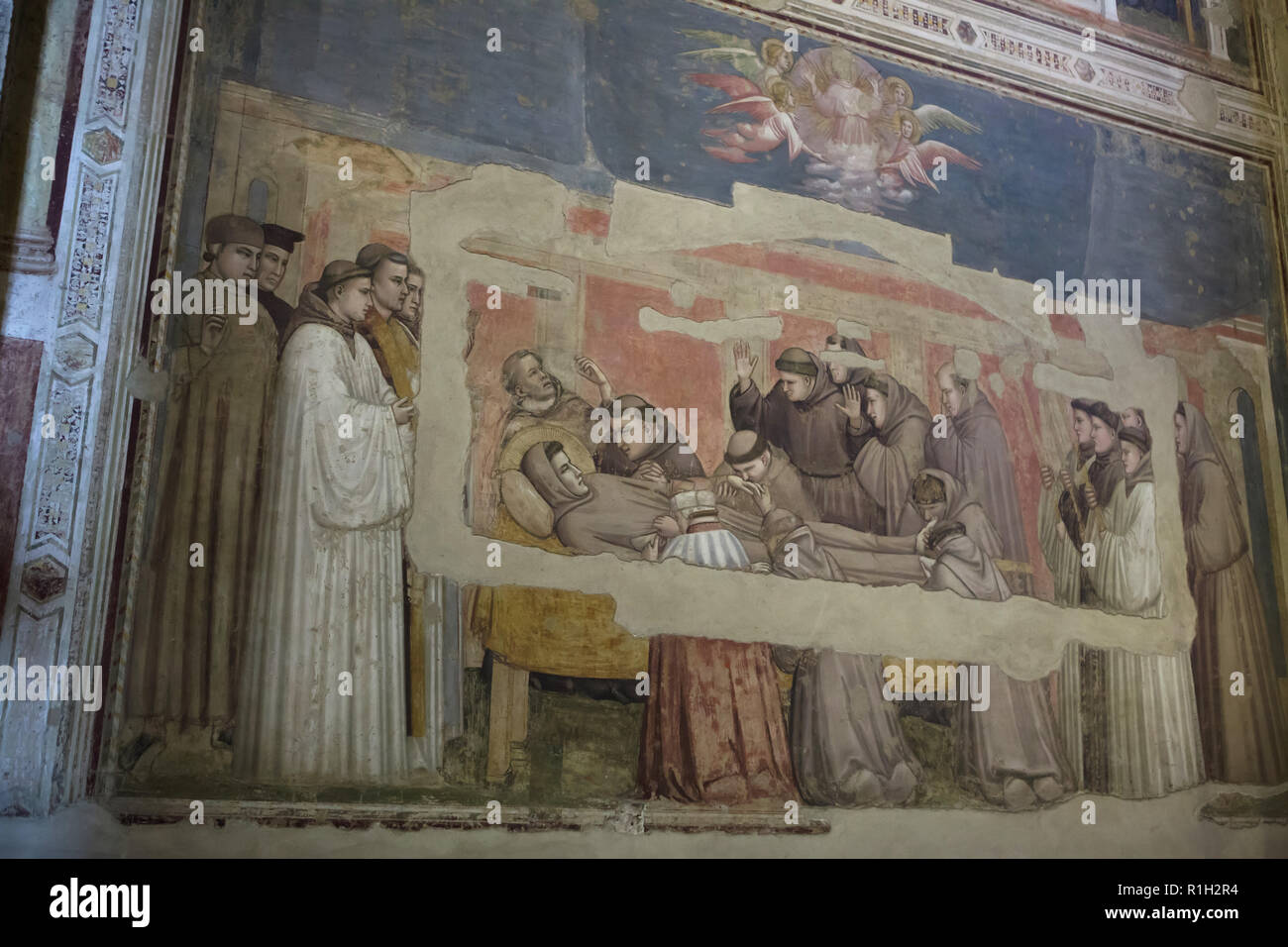 Death and Ascension of Saint Francis of Assisi. Fresco by Italian Renaissance painter Giotto di Bondone (1325) in the Cappella Bardi (Bardi Chapel) in the Basilica di Santa Croce (Basilica of the Holy Cross) in Florence, Tuscany, Italy. Stock Photo