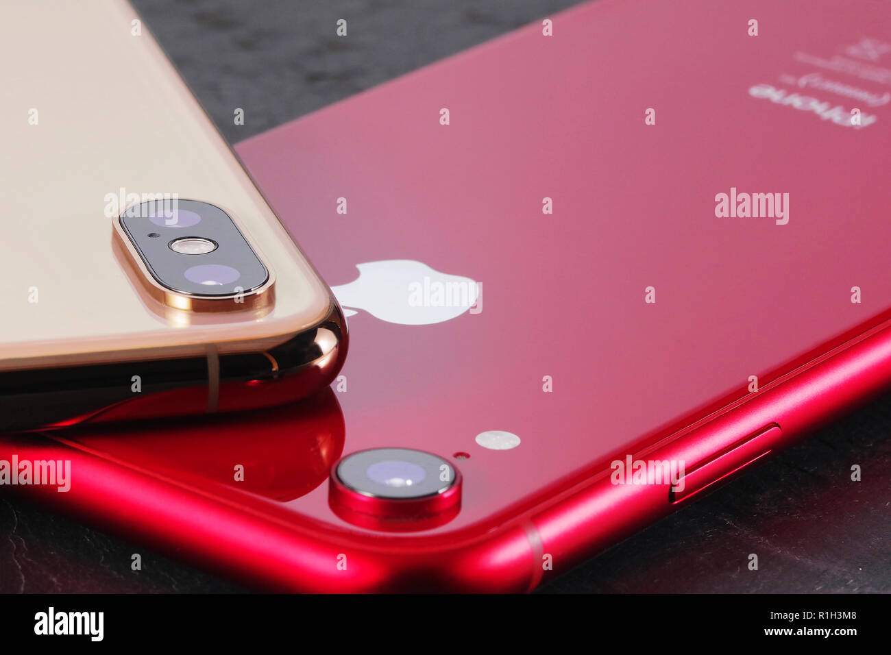 Black hand holding iphone x hires stock photography and images Alamy