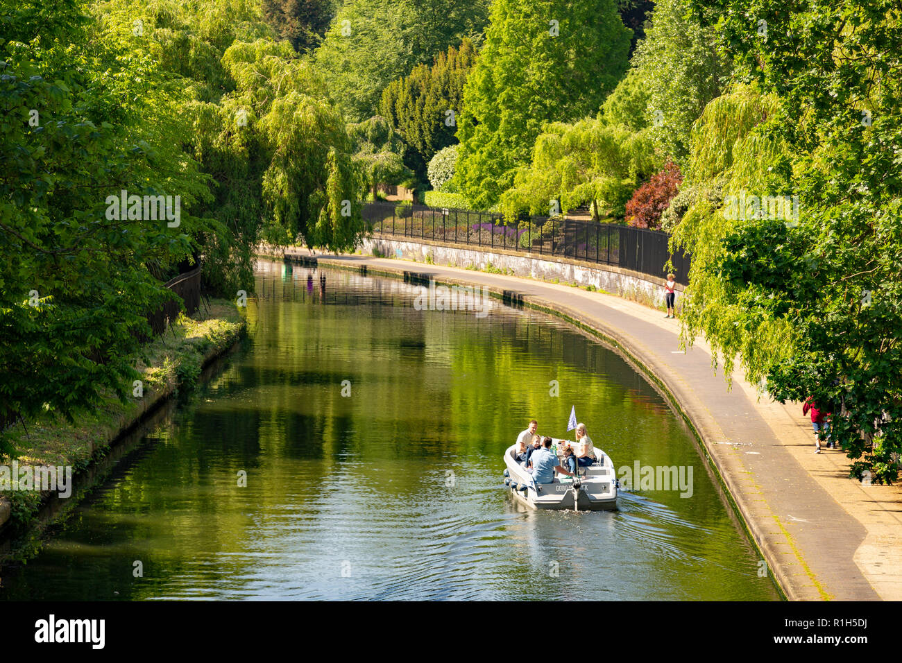 Regents park canal historical hi-res stock photography and images - Alamy