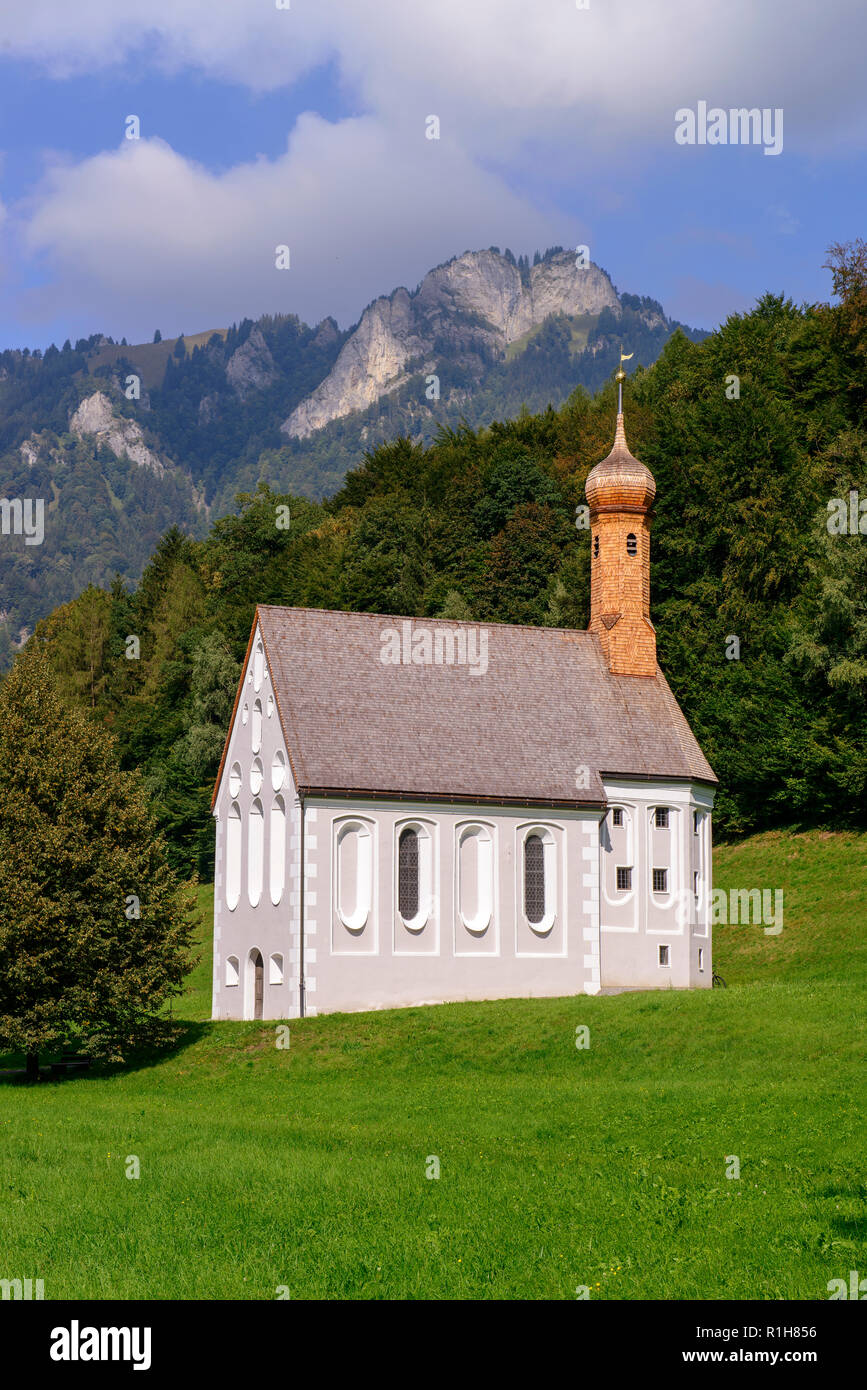 Kreuzkirche of Windshausen, in the back Heuberg mountain, Nußdorf, Upper Bavaria, Bavaria, Germany Stock Photo