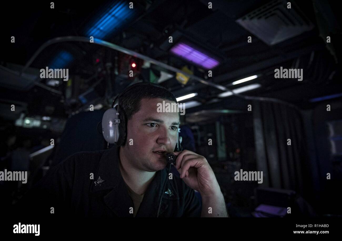 MEDITERRANEAN SEA (Sept. 19, 2018) Operations Specialist 2nd Class Hunter Barton stands watch in the combat information center aboard the Arleigh Burke-class guided-missile destroyer USS Carney (DDG 64) Sept. 19, 2018. Carney, forward-deployed to Rota, Spain, is on its fifth patrol in the U.S. 6th Fleet area of operations in support of regional allies and partners as well as U.S. national security interests in Europe and Africa. Stock Photo