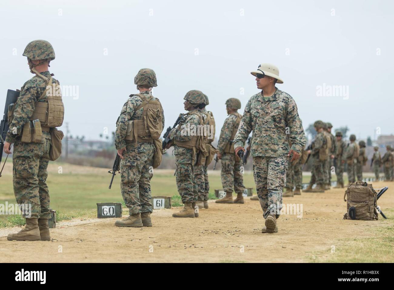 Annual rifle qualification hi-res stock photography and images - Alamy