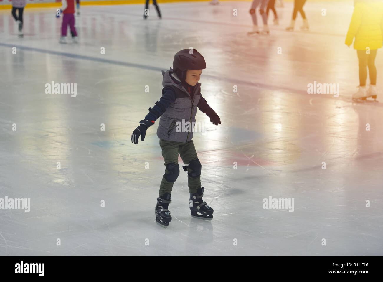 Teen Ice Skating High Resolution Stock Photography and Images Alamy
