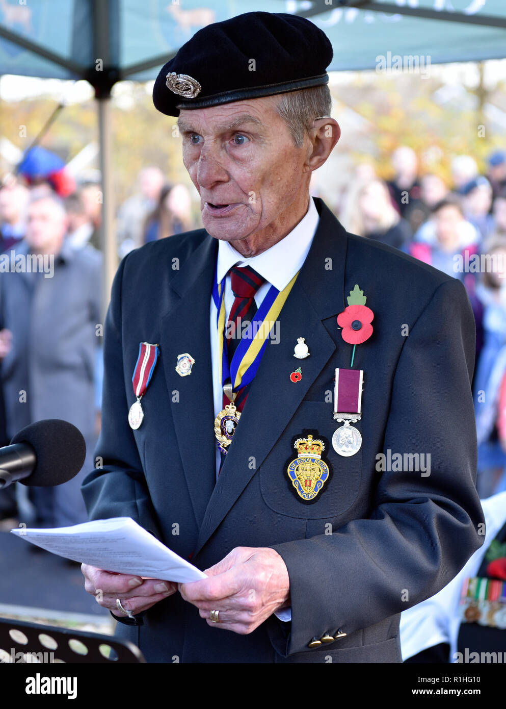 Former serviceman speaking during Remembrance Sunday, War Memorial, Bordon, Hampshire, UK. 11.11.2018. Stock Photo