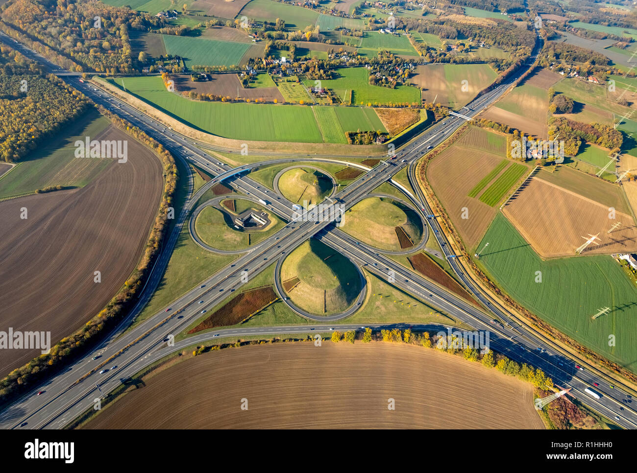 Kamen Cross interchange, A2 highway A1, Tangent, clover, fields, meadows, fields, highway bridge, Derne, Kamen, Ruhr, Nordrhein-Westfalen, Germany, DE Stock Photo