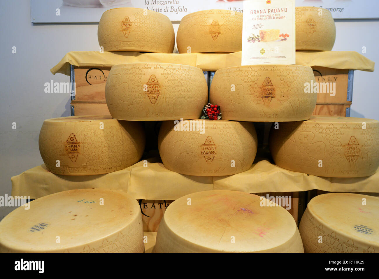 Eataly Cheese Hi Res Stock Photography And Images Alamy Eataly Cheese Hi Res Stock Photography And Images Alamy