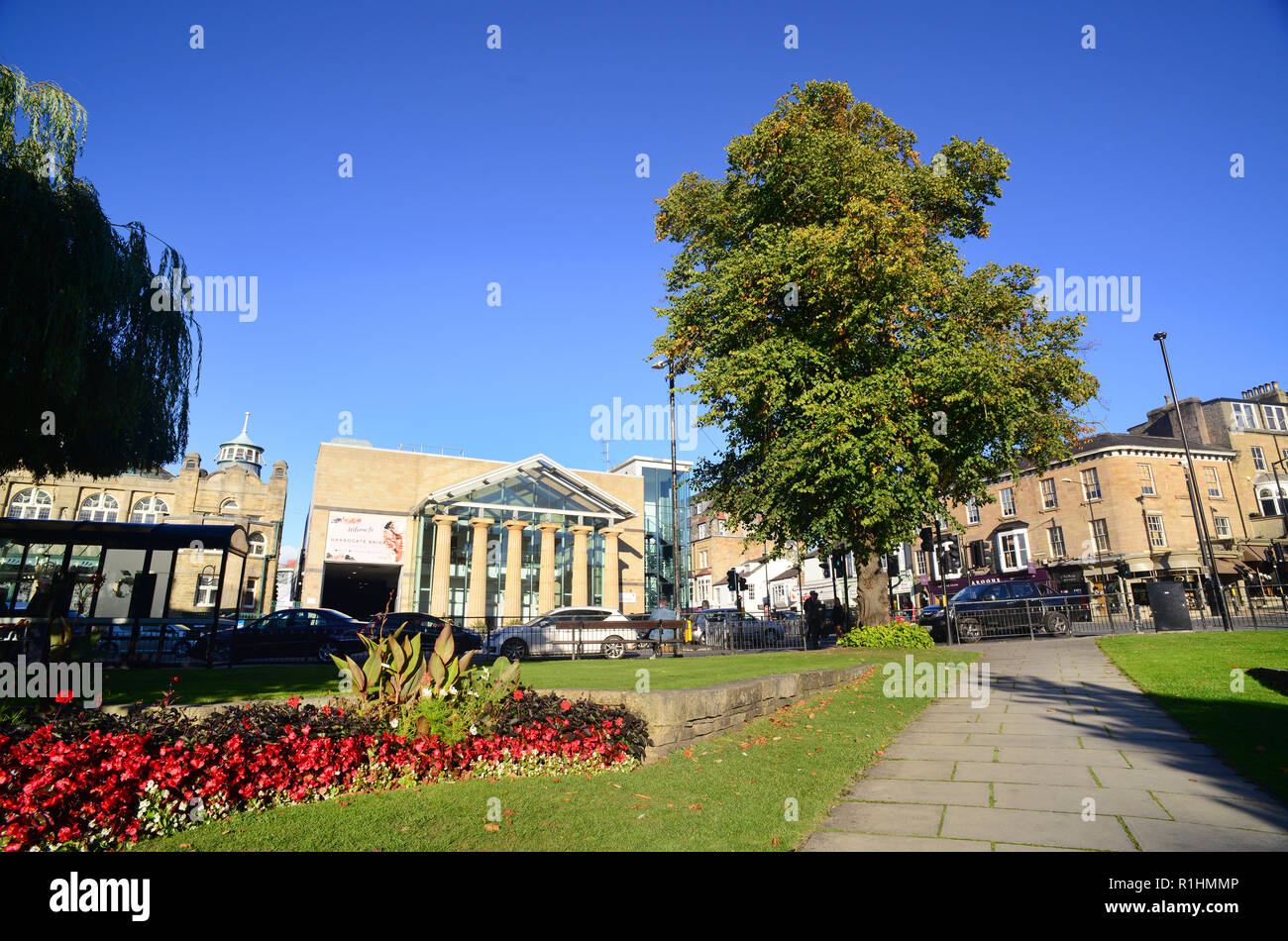 people entering and leaving harrogate conference and traffic passing redcentre yorkshire united kingdom Stock Photo