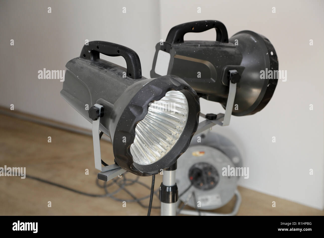 Construction floodlights to illuminate the work space Stock Photo Alamy