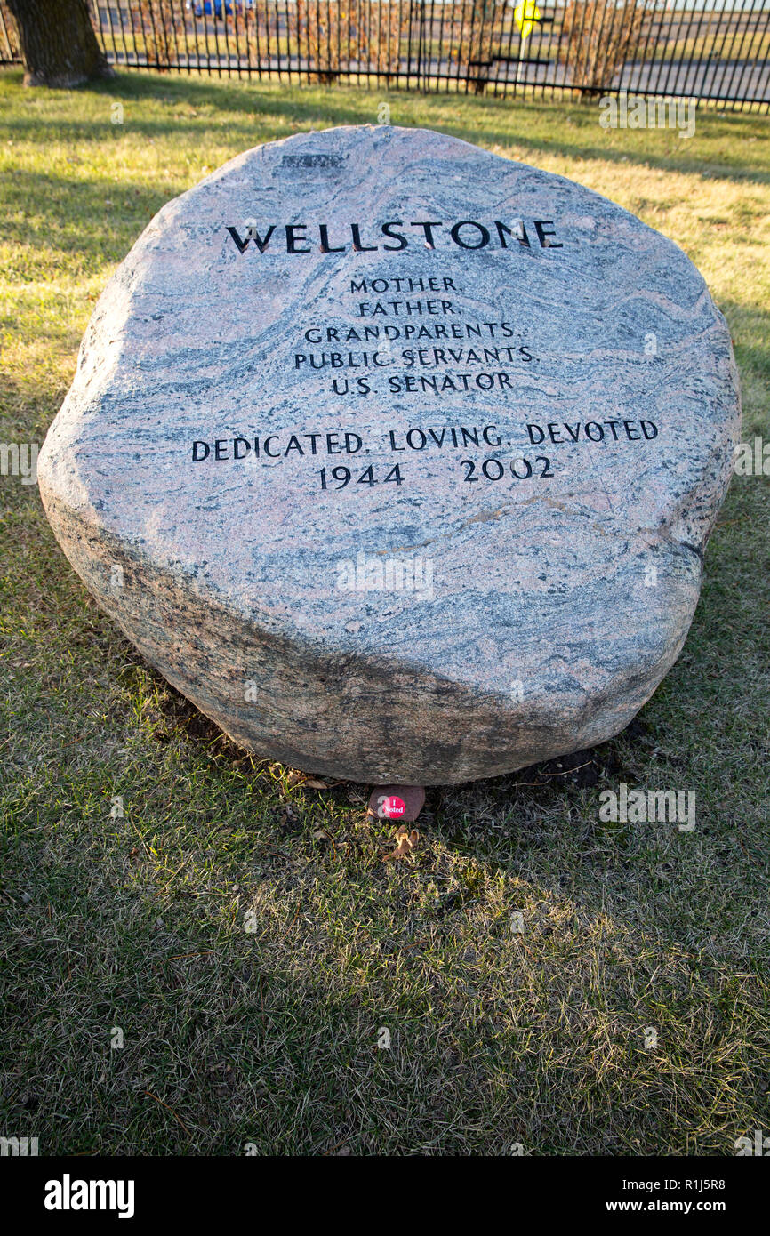 Paul and Sheila Wellstone tombstone with an I Voted sticker at the base of the monument in the Lakewood Cemetery in Minneapolis, Minnesota Stock Photo