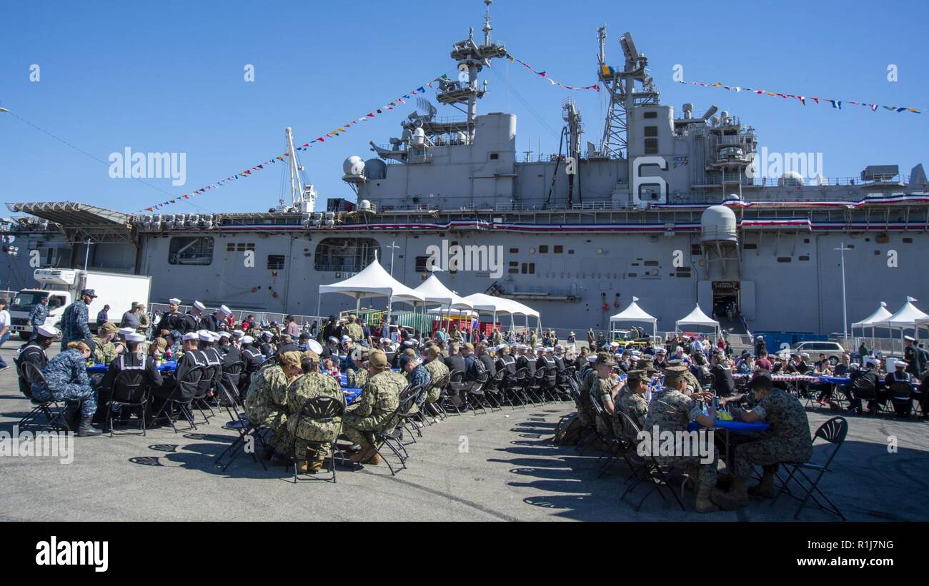 SAN FRANCISCO (Oct. 7, 2018) Sailors and Marines, assigned to the amphibious assault ship USS Bonhomme Richard (LHD 6), partake in a barbeque for the crew hosted by the Navy League of Oakland pierside during San Francisco Fleet Week 2018. San Francisco Fleet Week is an opportunity for the American public to meet their Navy, Marine Corps and Coast Guard teams and experience America’s sea services. During fleet week, service members participate in various community service events, showcase capabilities and equipment to the community, and enjoy the hospitality of San Francisco and its surrounding Stock Photo