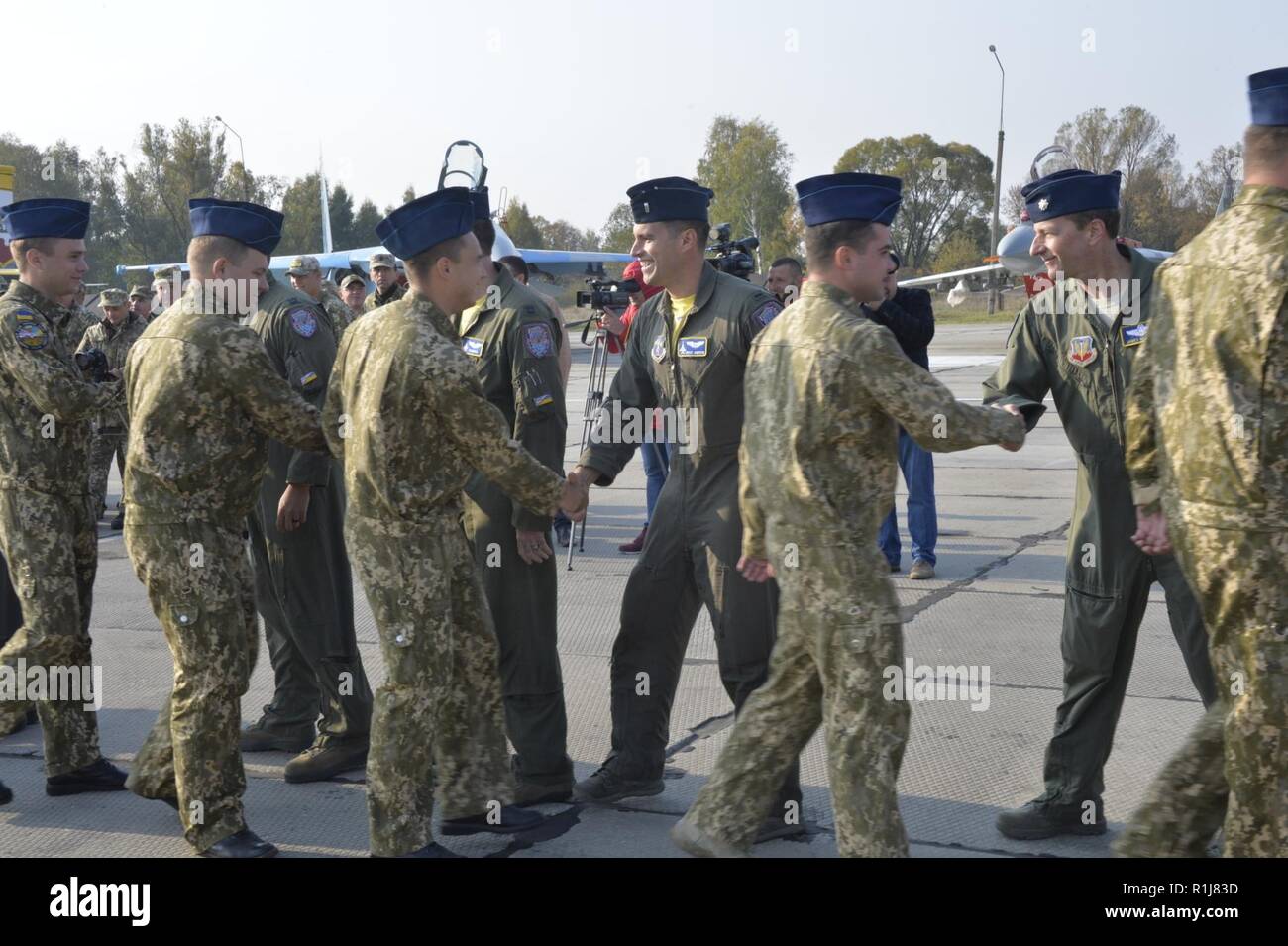 Air force personnel greet hi-res stock photography and images - Alamy