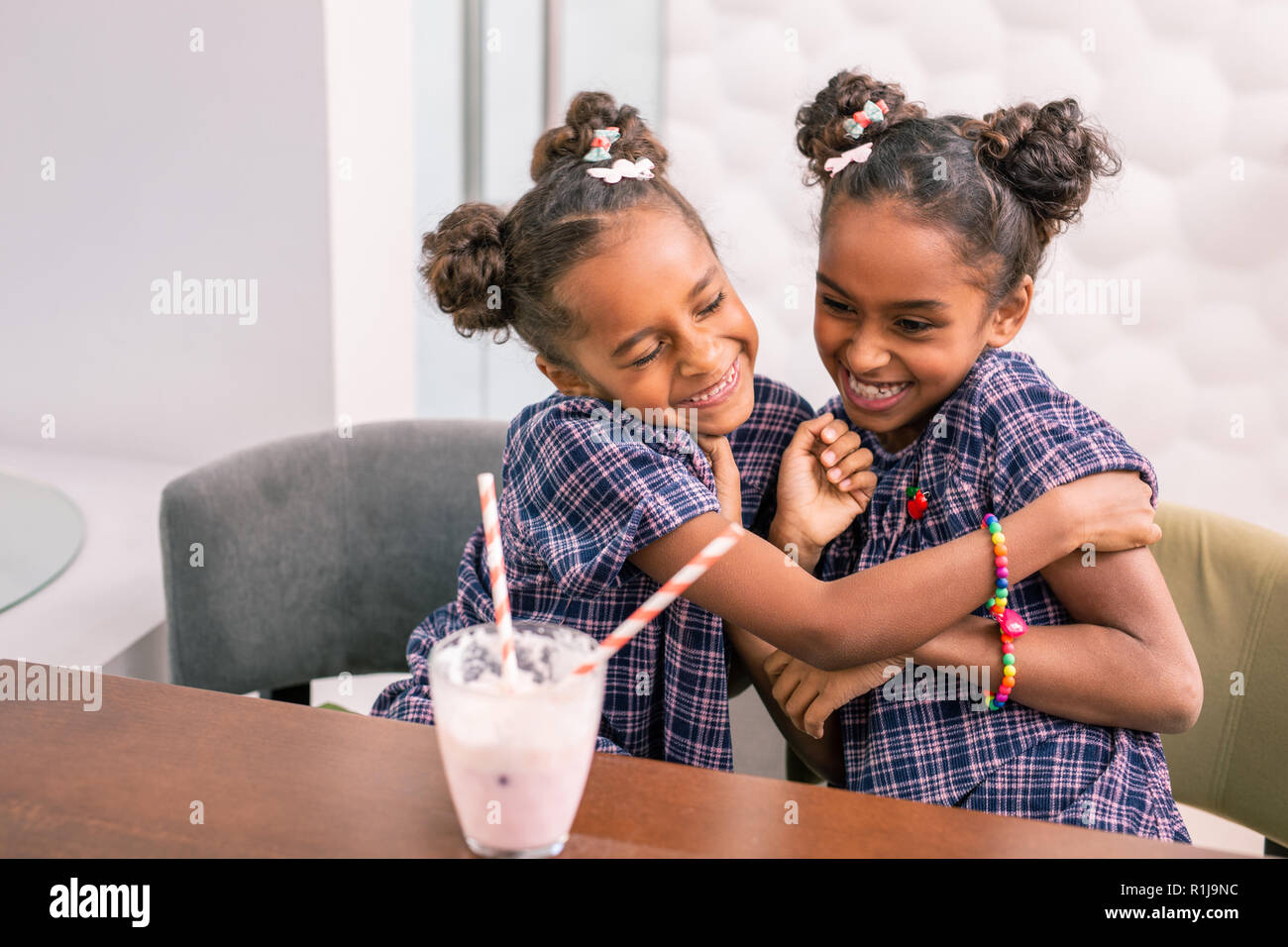 Siblings hugging each other hi-res stock photography and images - Alamy